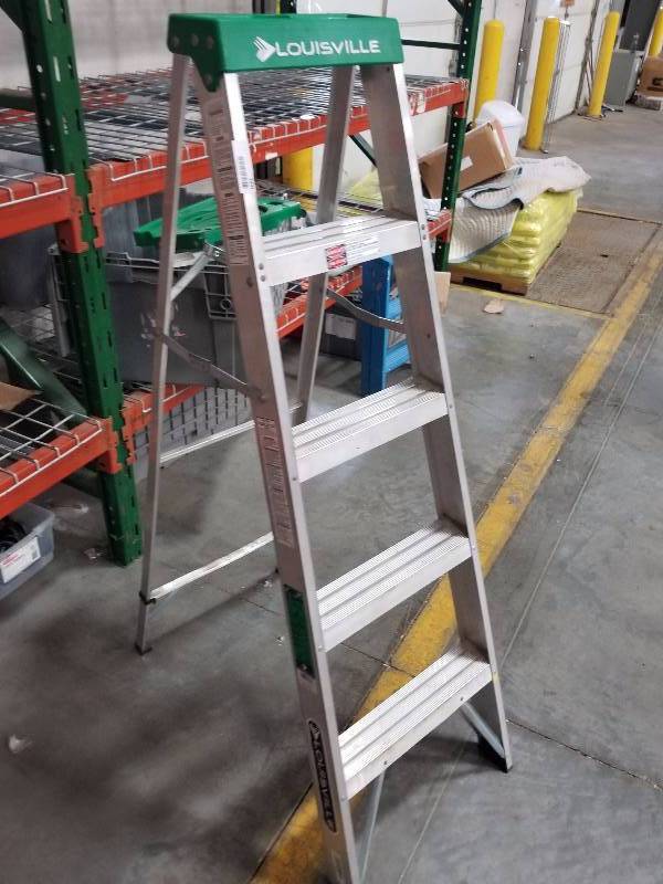 lot 1491 image: Louisville Step ladder 5 225lb ladder