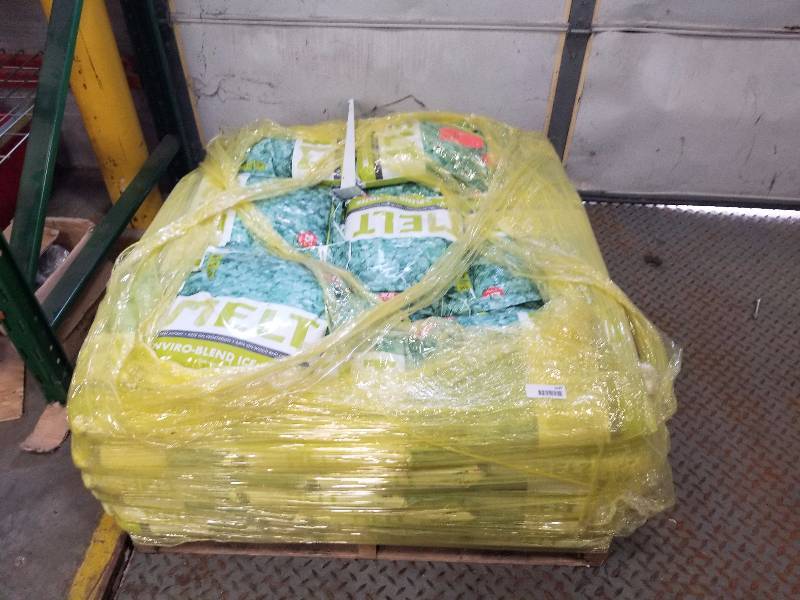 lot 1497 image: Partial pallet of 25lb bags of Ice melt