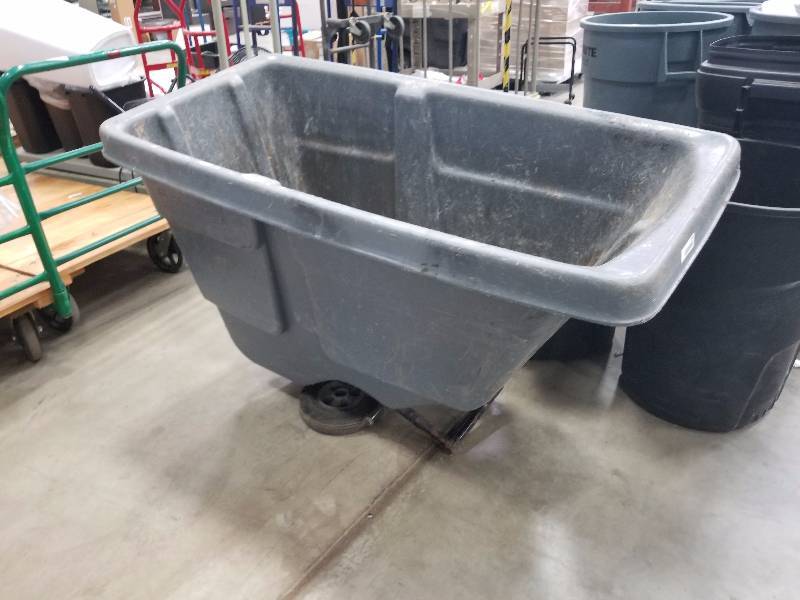 lot 1649 image: Rubbermaid rolling dumpster