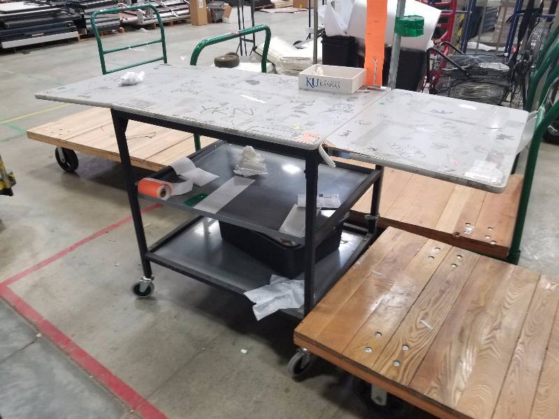 lot 1652 image: Rolling Work Station