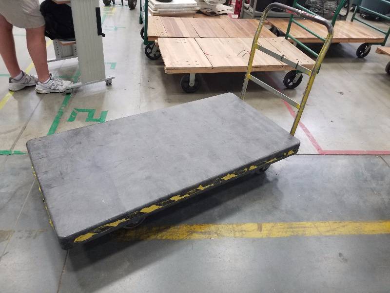 lot 1659 image: Commercial Rubbermaid Flatbed cart