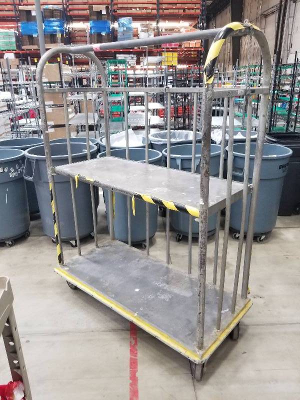 lot 1673 image: Big Rolling industrial Rack with shelf