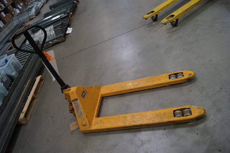 lot 1892 image: Parts only Pallet Jack