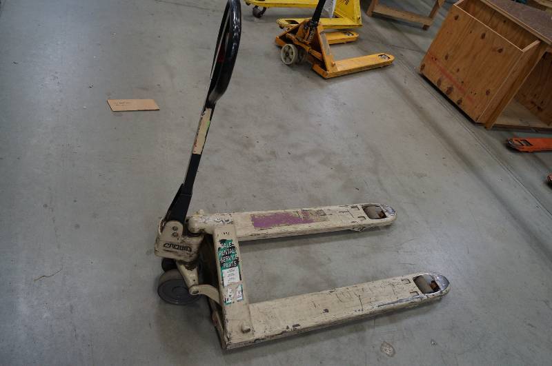 lot 1893 image: Crown Pallet Jack