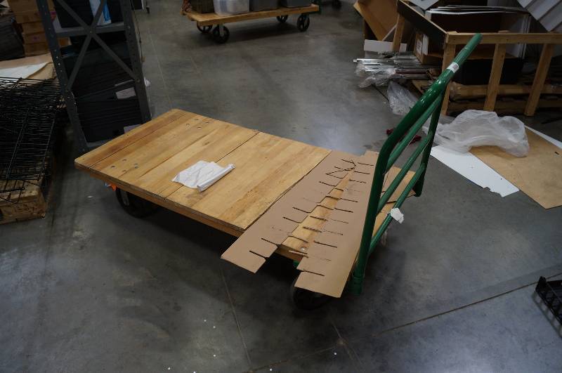 lot 1916 image: Wooden Flatbed Card
