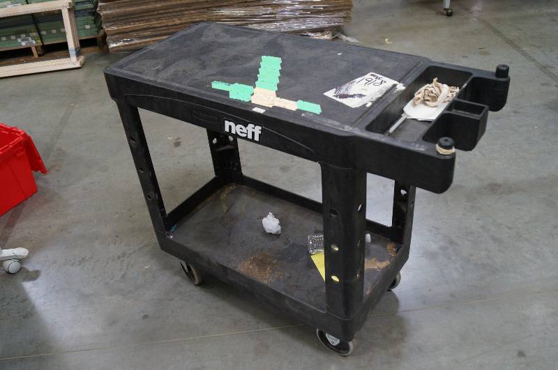 lot 1918 image: rubbermaid cart