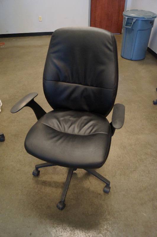 lot 2024 image: Office Chair