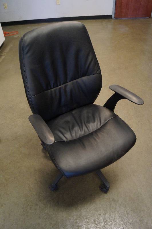 lot 2026 image: Office Chair