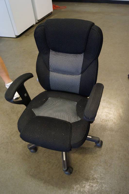 lot 2027 image: Office Chair