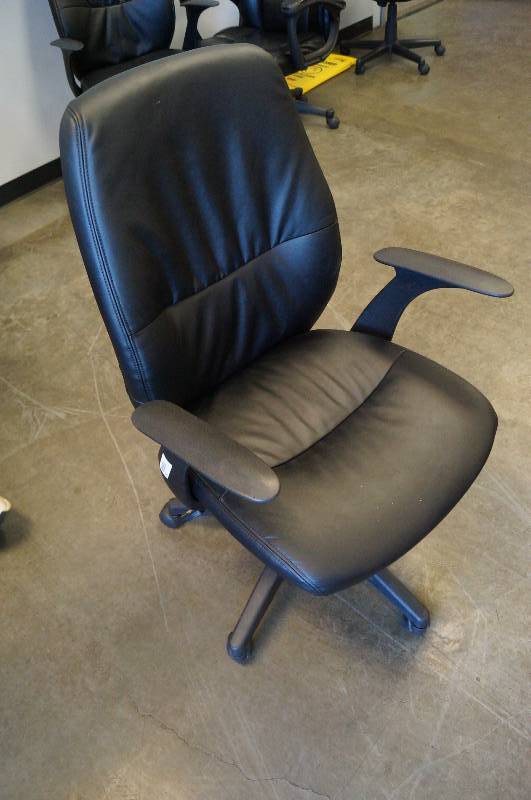 lot 2033 image: Office Chair