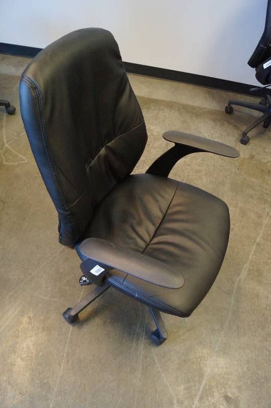 lot 2034 image: Office Chair