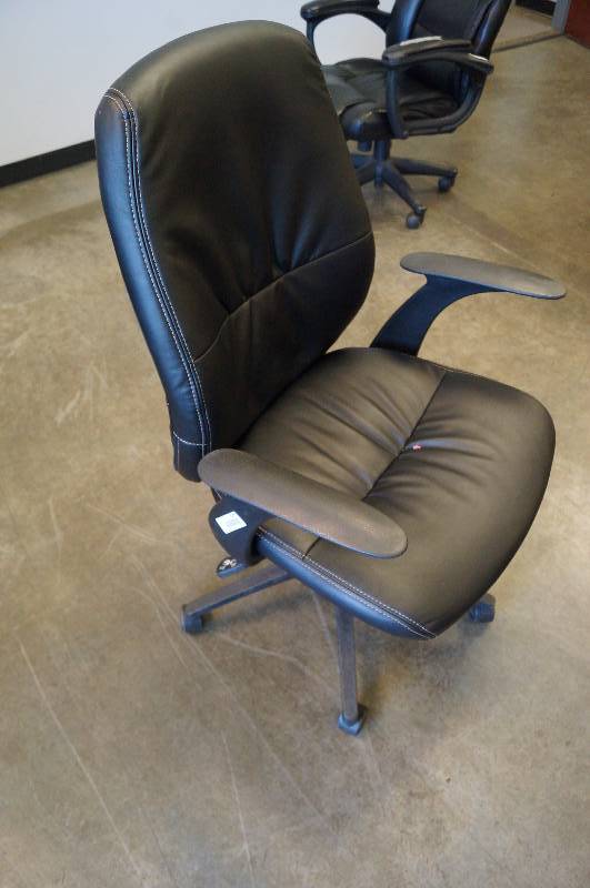lot 2035 image: Office Chair