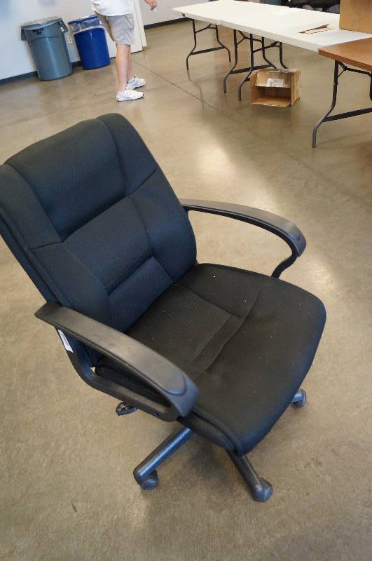 lot 2037 image: Office Chair