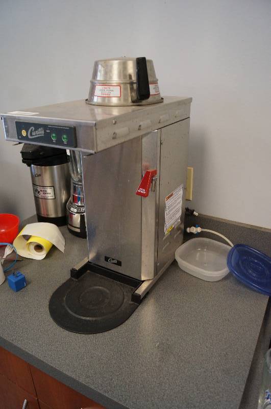 lot 2039 image: Curtis Inline Coffee Maker w hot water dispensor on side