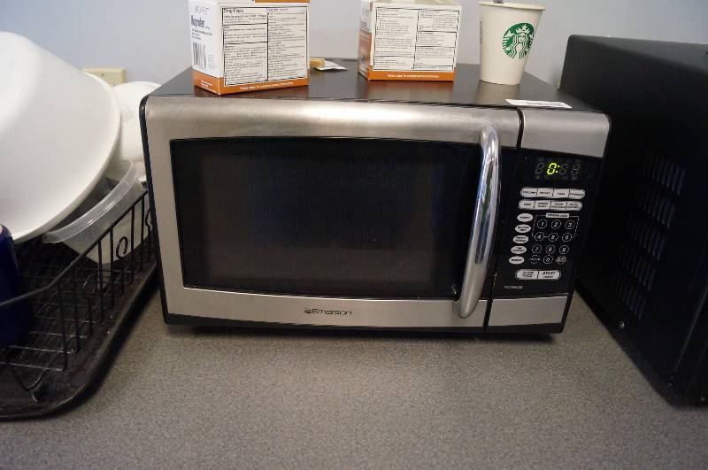 lot 2041 image: Emerson Microwave