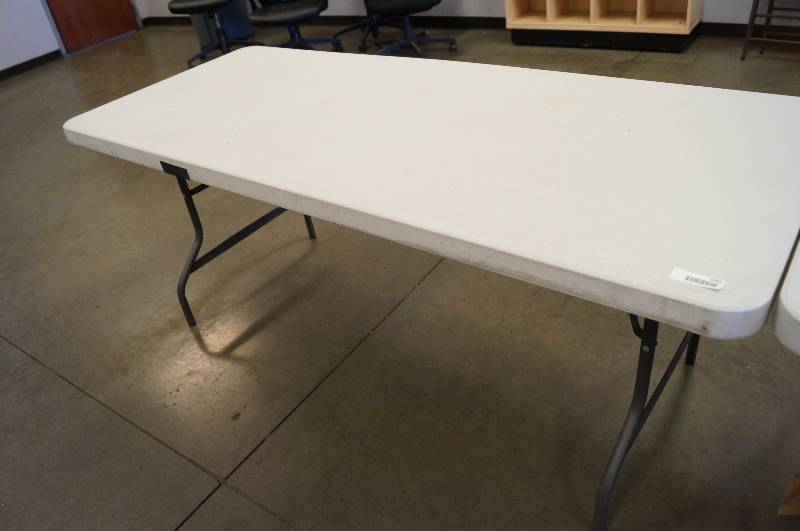 lot 2042 image: 6 Table
