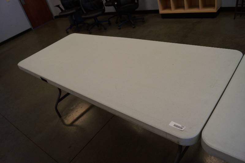 lot 2043 image: 6 Table