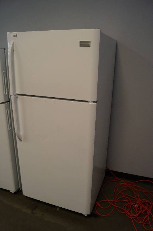 lot 2045 image: Fridgidaire Refrigerator