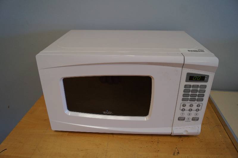 lot 2050 image: Rival Microwave
