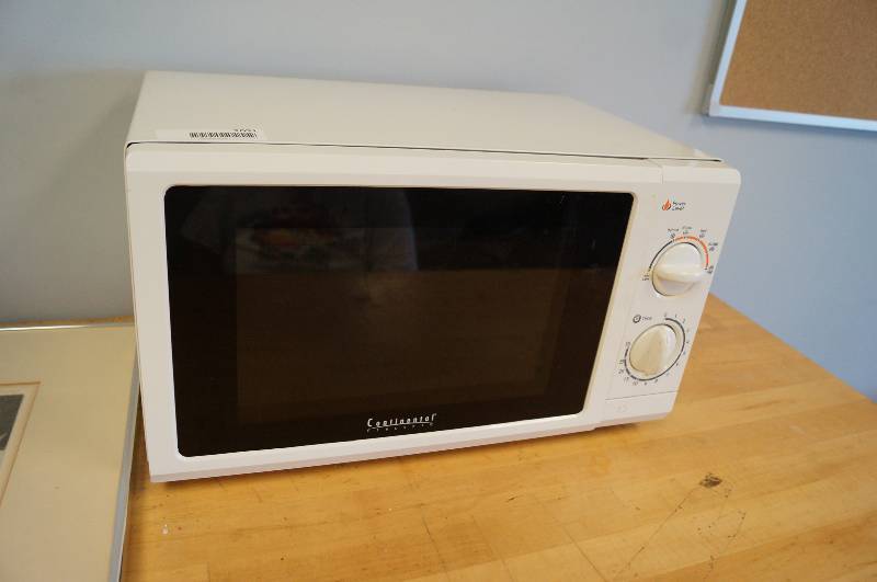 lot 2051 image: Microwave
