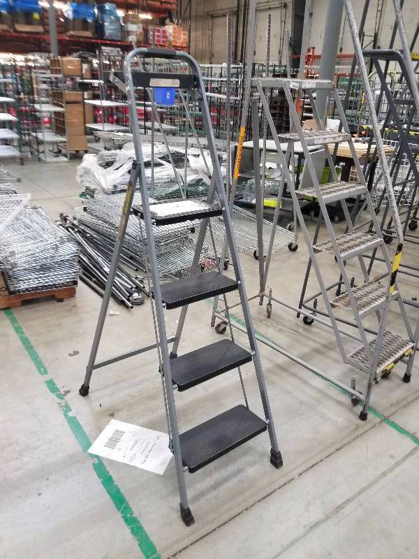 lot 1701 image: 4 step ladder