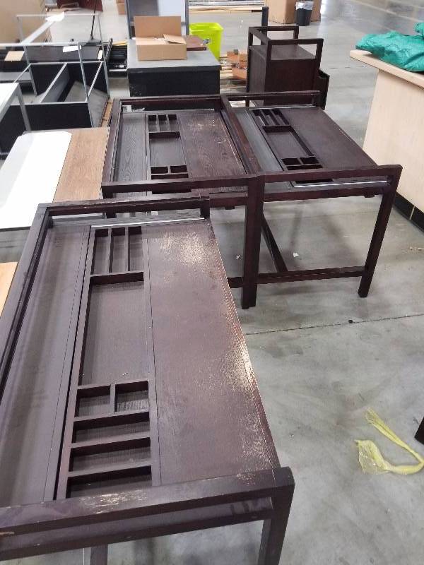 lot 1741 image: 4 Roll out desk wo glass