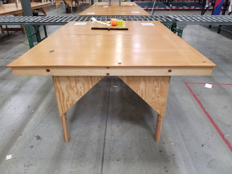lot 1764 image: Packing Table
