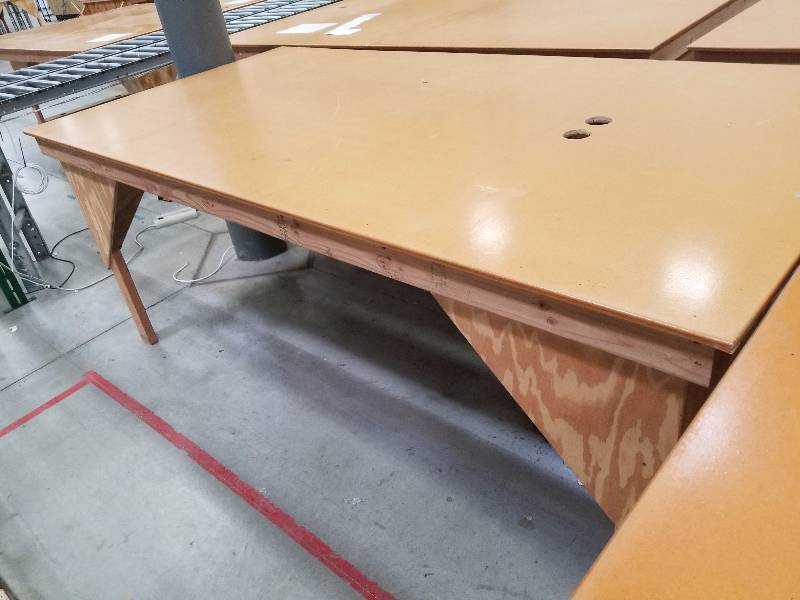 lot 1786 image: Packing Table