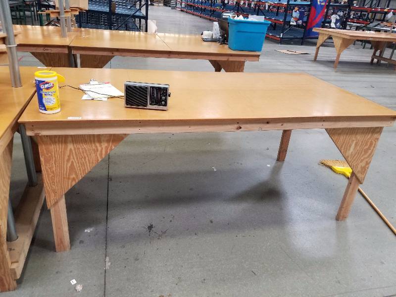 lot 1787 image: Packing Table