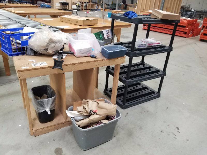 lot 1789 image: Lot of 2 Racks and table