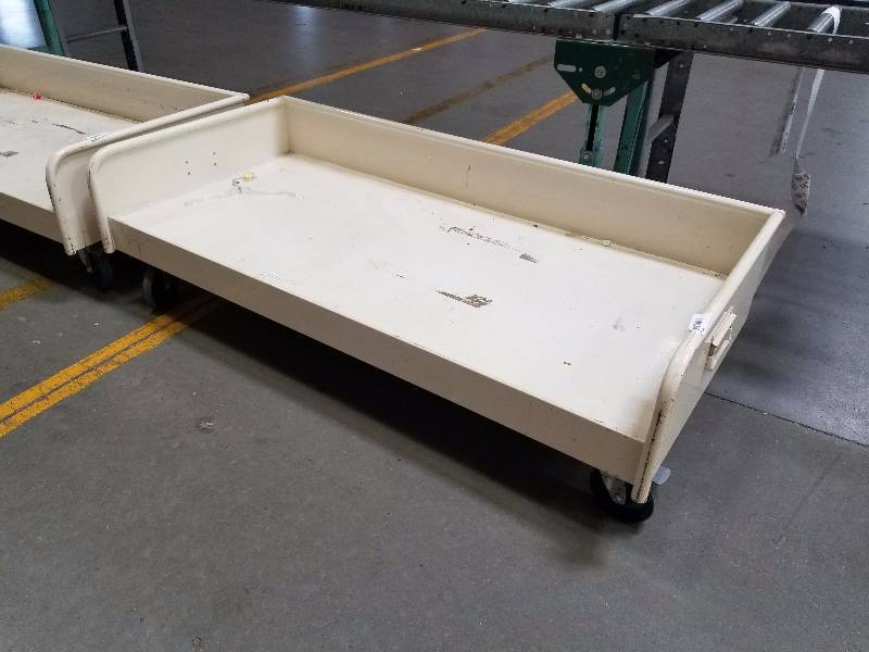 lot 1801 image: Metal rolling cart