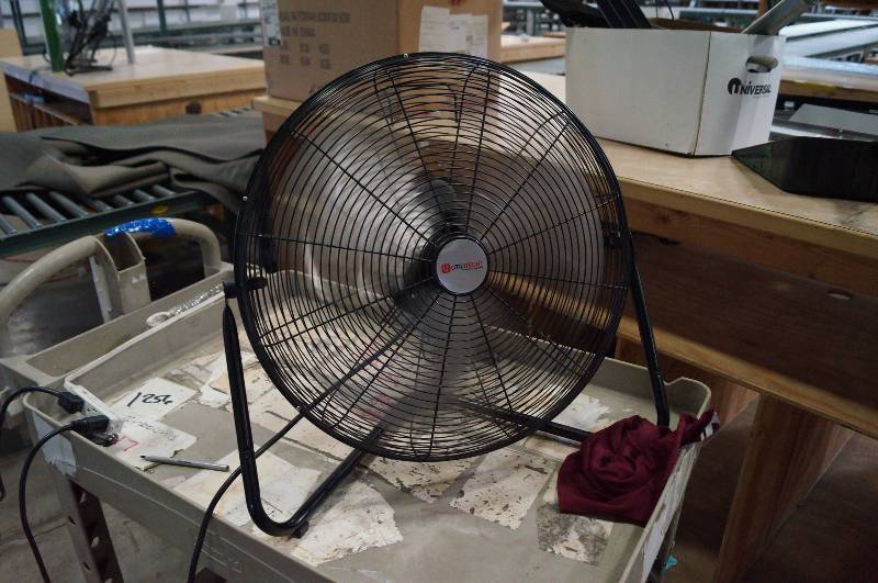 lot 1258 image: Commercial Fan