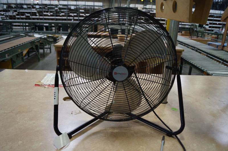 lot 1260 image: Commercial Fan