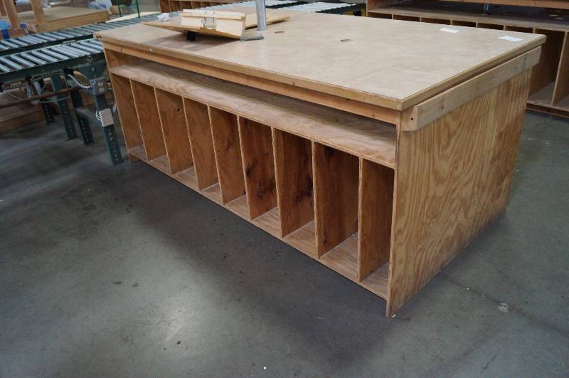 lot 1262 image: Quality Work Station