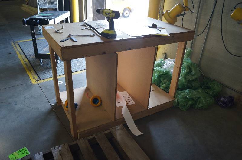 lot 1264 image: Work bench