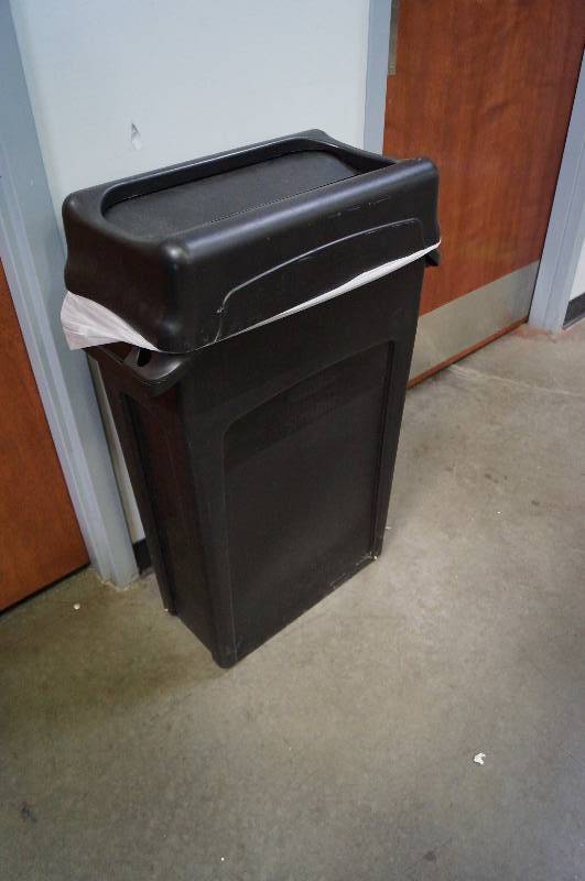 lot 1270 image: Rubbermaid Slim Jim Trash Can