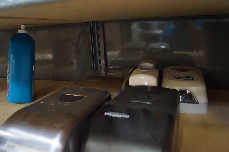 lot 1275 image: Hand soap dispensors , get whole lot