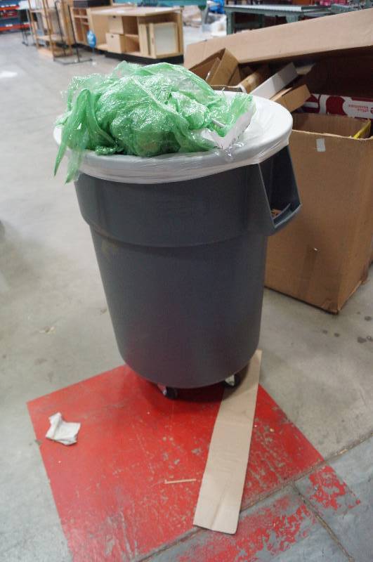 lot 1308 image: Carlisle 55 Gallon on castors