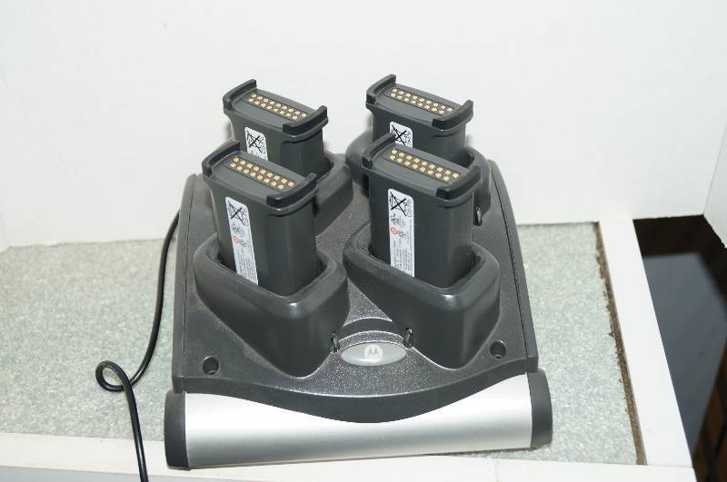 lot 1062 image: 4 Battery Packs and Charger for Motorola SAC9000-4000