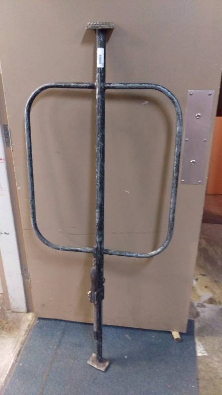 lot 707 image: Load Bar