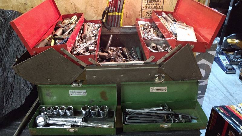 lot 5000 image: Waterloo Toolbox with Assortment of tools