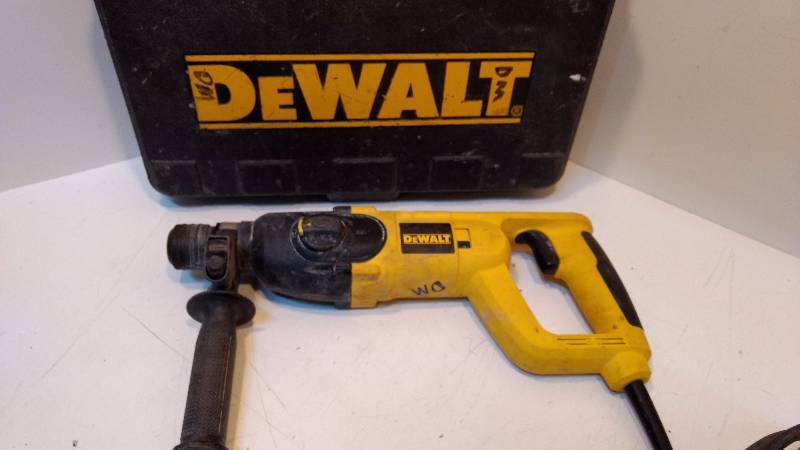lot 5011 image: Dewalt D Handle Three Mode SDS