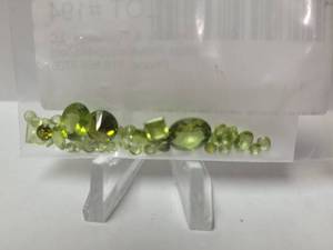lot 194 image: 15.52 Carats of Loose Green Peridot Gemstones