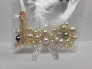 lot 204 image: 25.42 Grams Loose Pearls
