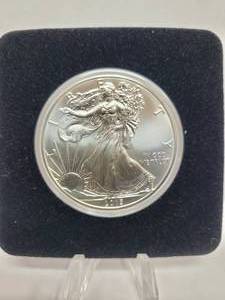lot 240 image: 2015 American Silver Eagle 1oz Troy .999 Fine Silver
