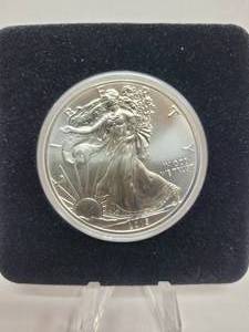 lot 242 image: 2015 American Silver Eagle 1oz Troy .999 Fine Silver