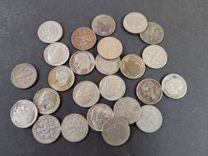 lot 332 image: 25) 1965-1975 ROOSEVELT DIMES