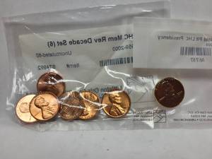 lot 426 image: 1959-2000 LINCOLN HEAD CENT (6) PENNY DECADE SET & (1) 2009 GOLD PLATED LINCOLN HEAD CENT
