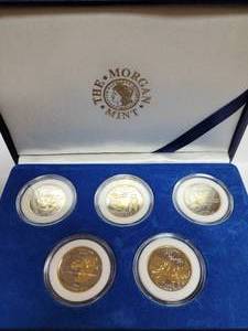 lot 434 image: SET OF (5) 20022-TONE GOLD PLATED QUARTERS