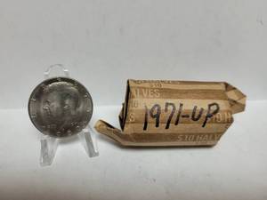 lot 515 image: 1 ROLL 1971 & UP KENNEDY HALF DOLLARS